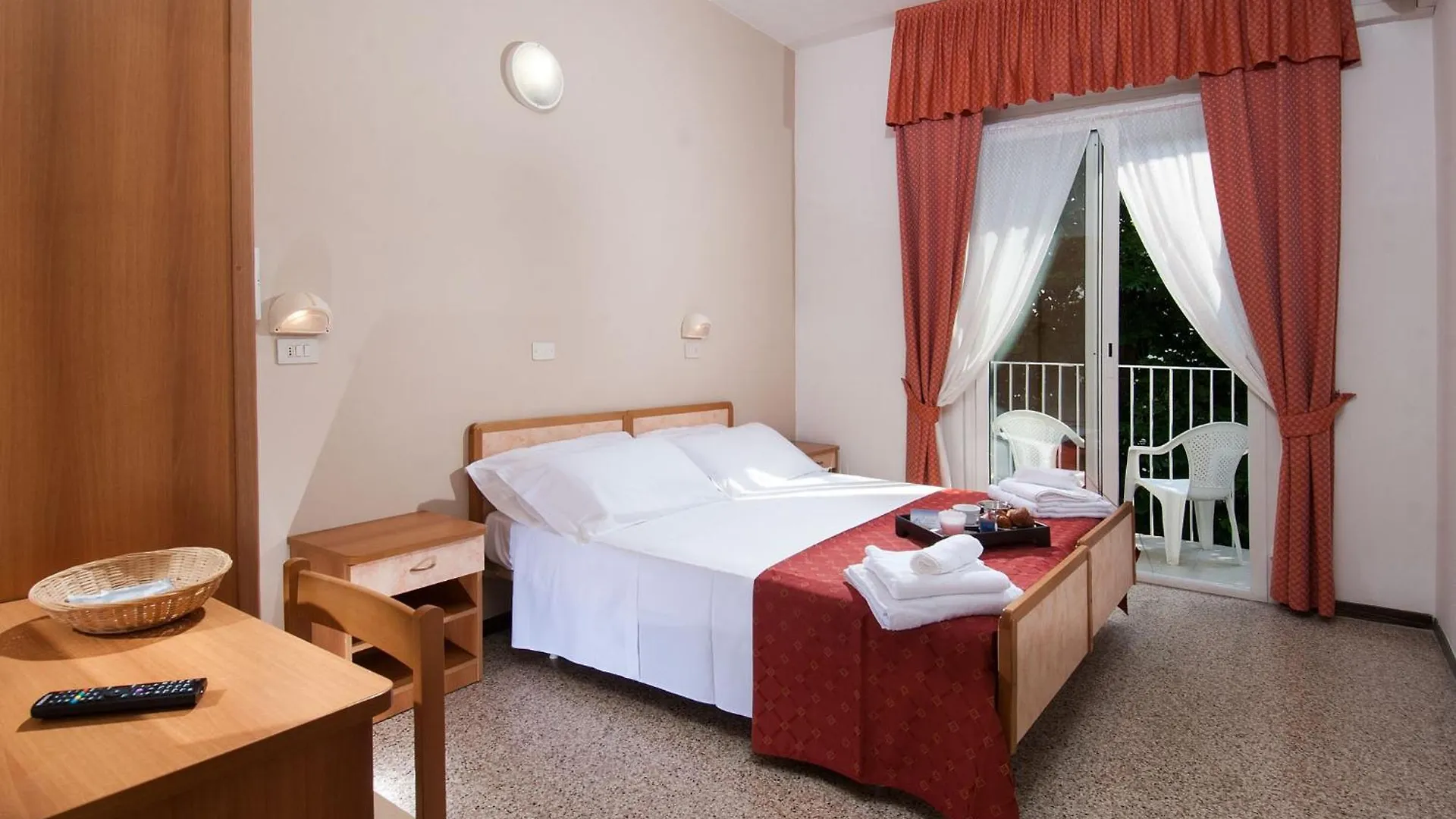 Hotel Ricci Римини